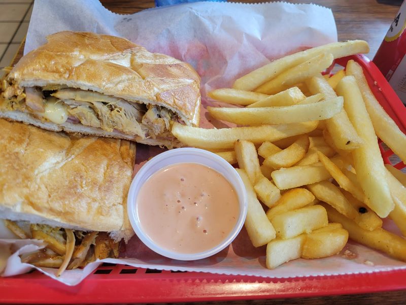 Delicia Tropical Cafe food